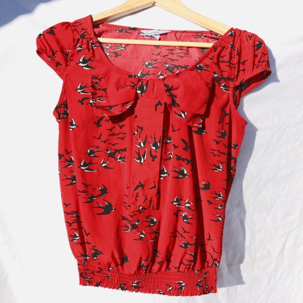 Vintage Alfred Hitchcock inspired vibrant bow top